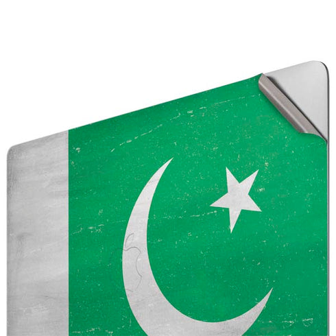 Pakistan Flag Distressed Apple MacBook Pro 16-inch Skin